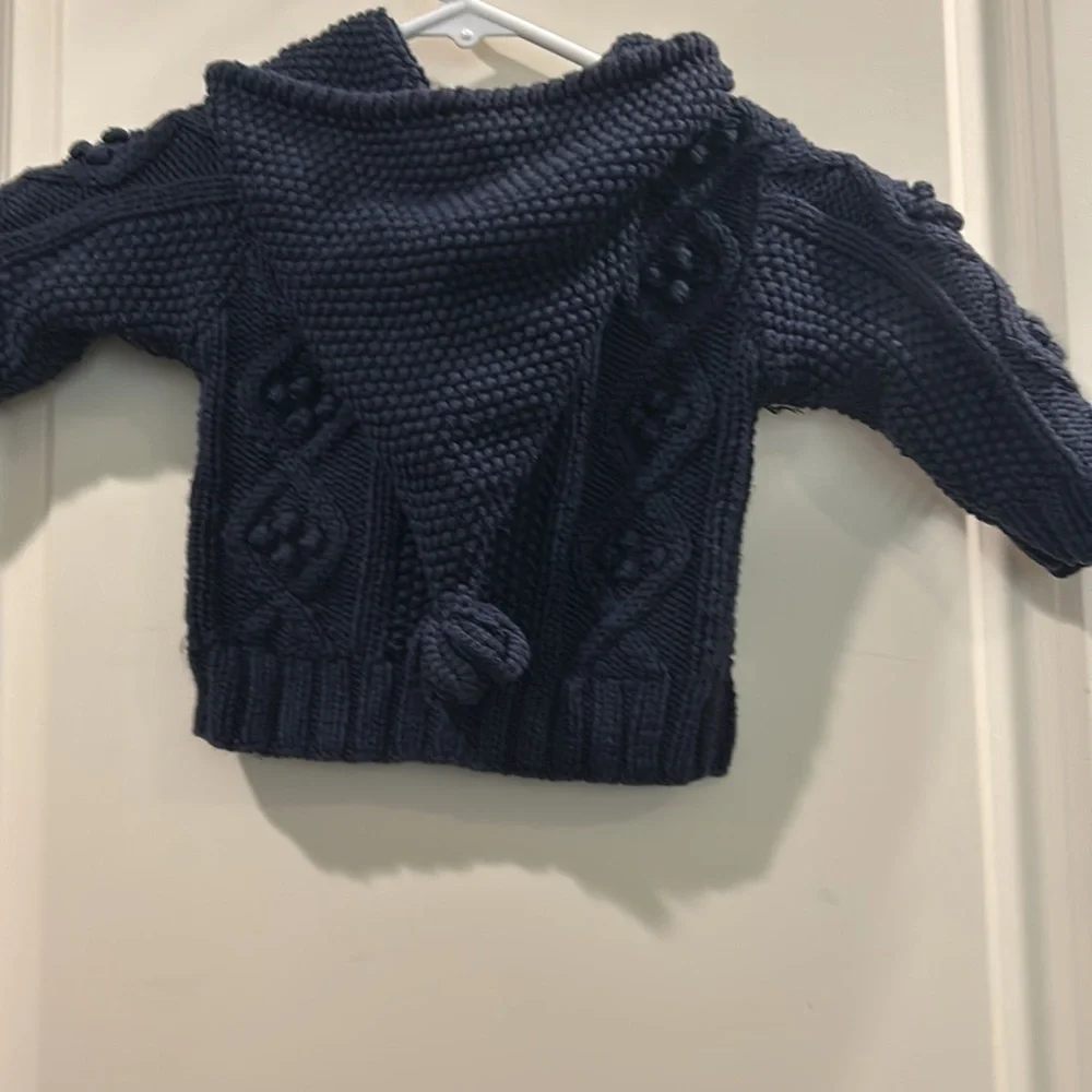 𝅺Old Navy Knitted ZipUp Hooded sweater jacket w/lovely knit patterns size 3-6M